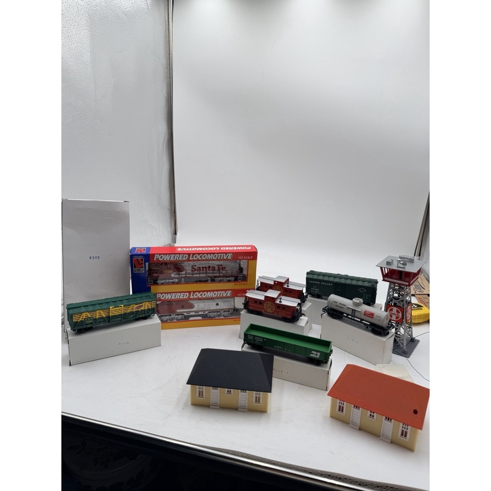 Vintage 2001 Life Like Products Electric Santa Fe H-O Train Set #8964 Open Box